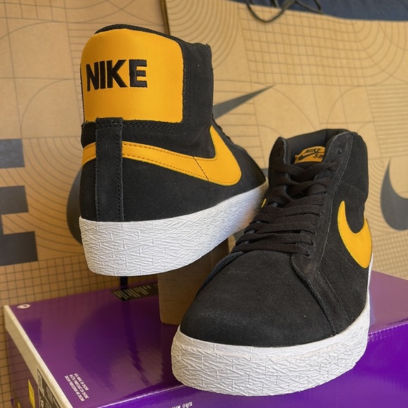 Nike SB ZOOM BLAZER MID Black/University Gold-Black WMNS - Picture 10 of 16
